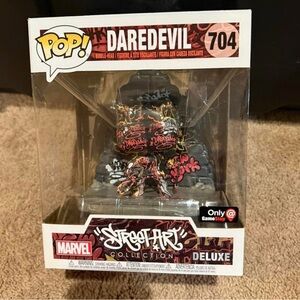 Funko Pop! Daredevil Street Art Collection Deluxe - Red, Black, White